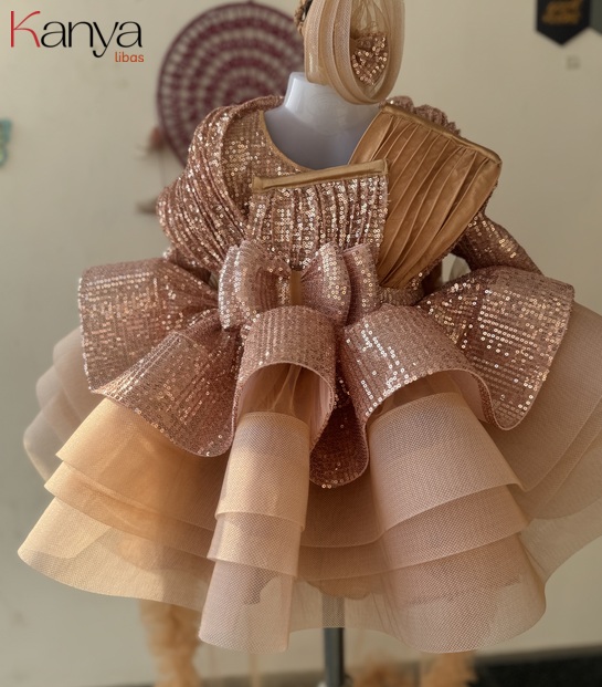 Rose gold layered with shoulder structural design