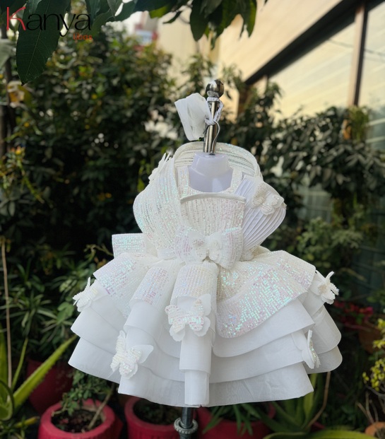 Butterfly theme white shade layered outfit with shoulder structural design