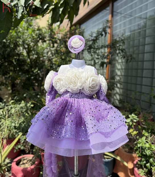 White rose theme Lavender shade layered outfit